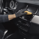 Nettoyage automobile cadran intérieur véhicule